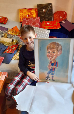 Fotos clientes caricaturas regalos. Caricatura al pastel regalo de Navidad niño