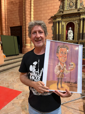 Fotos clientes caricaturas regalos. Cliente con caricatura al pastel